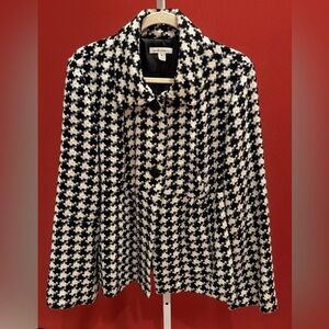JohnPaulRichard Women's Black and White Houndstooth Lightweight Coat